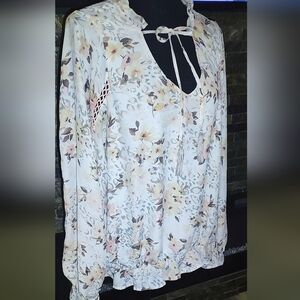 Daytrip Floral Print Lined Blouse with Ruffle Hem And Collar Size L